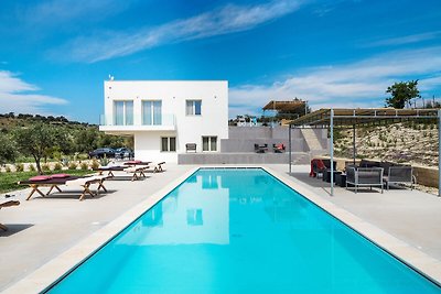 Moderne Villa in Sizilien mit Pool
