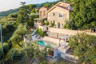 Boerderij in Toscane met panoramisch zwembad