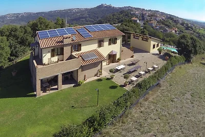 Villa a Montefiascone con piscina