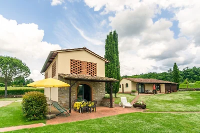 Bellissima casa colonica con piscina a Bucine