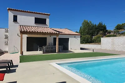 Villa contemporanea con piscina privata