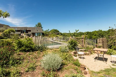 Moderna casa vacanze con piscina