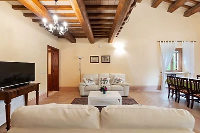 Villa in Belforte ganz Isauro mit Pool