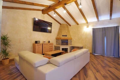 Moderne Villa mit Pool und Garten