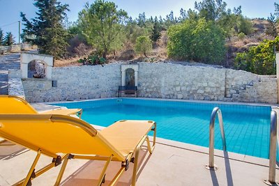 Luxuriöse Villa mit Swimmingpool in Malades...