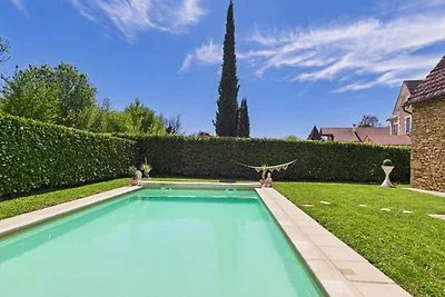 Huis in Saint-Julien met verwarmd zwembad