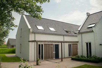 Sfeervol huis met 2 badkamer, op 700 m.