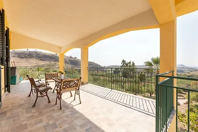 Villa a Realmonte con giardino
