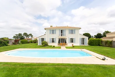 Geräumige Villa mit privatem Pool