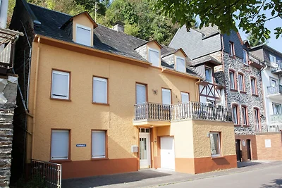 Spaziosa casa vacanze a Briedel vicino al fiu...
