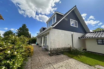 Huis in Boornzwaag met eigen aanlegsteiger