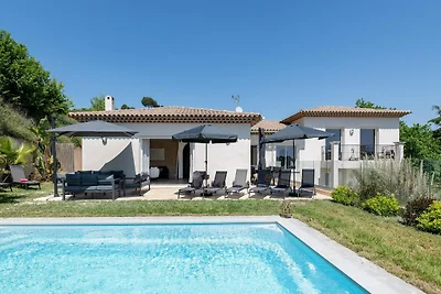 Villa mit Swimmingpool, Sauna, Fitness,...