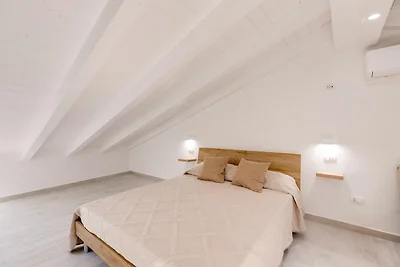 Brandneues Dachgeschoss-Studio-Apartment,...