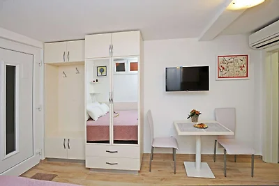 Nika Family Apartments - Basic Studio Apartme...