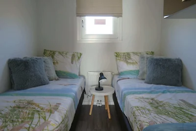 Modern chalet met afwasmachine, aan het...