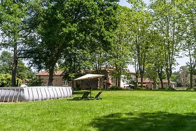 Villa in Artigat mit Terrasse