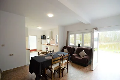 Ferienhaus in Rosée mit privaten Seen