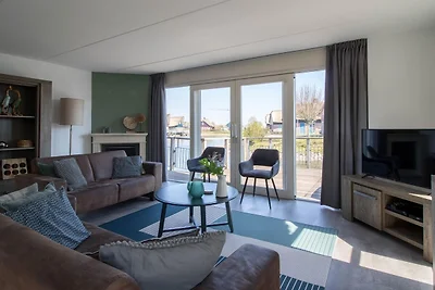 Luxuriöse Wellness-Villa am Wasser