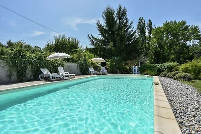 Traditioneel vakantiehuis met zwembad