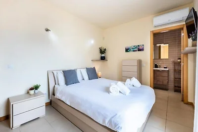 Wohnung in Burgau mit Pool und Balkonen