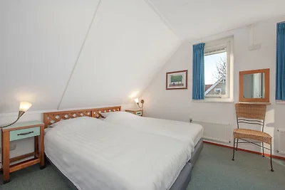 Schöne Villa mit Veranda in einem Ferienpark ...