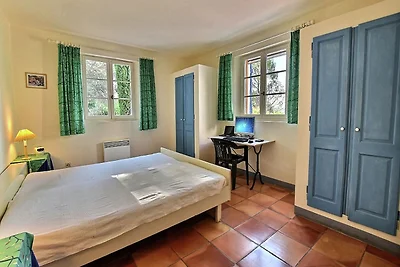 Moderne Villa mit Swimmingpool in Salernes...