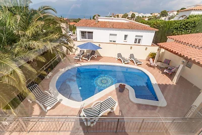 Moderno appartamento a Roses con piscina