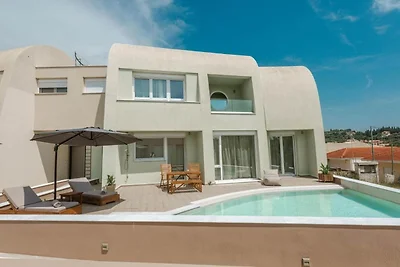 Elegante Familienvilla mit Pool in Syvota