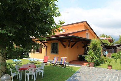 Bungalow met overdekt terras in strandresort