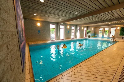 Modernes Chalet in einem Ferienpark am Rande ...