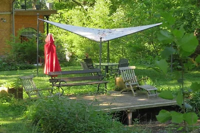 Rozerood, koetshuis bij de vijver