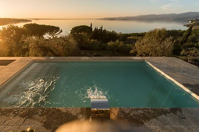 Moderne Villa in Magione mit Swimmingpool