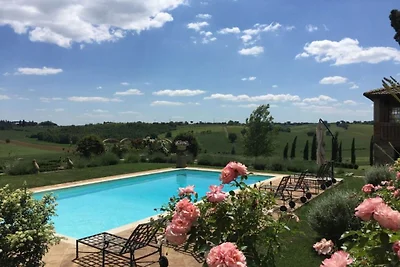 Invitante villa con giardino privato...