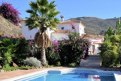 Luxuriöse Villa in Arenas mit Swimmingpool