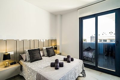 Schöne Wohnung mit moderner Dekoration in Ori...