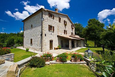 Angenehme Villa in Apecchio mit Swimmingpool