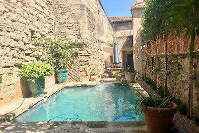 Verwarmd zwembad appartement in Uzès