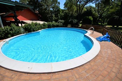 Tranquillo agriturismo con piscina a Roma