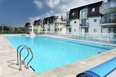 Modernes Apartment mit Schwimmbad am Meer in...