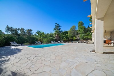 Moderne Villa mit Swimmingpool in...