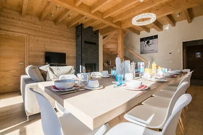 Eleganter Rückzugsort in den Alpen in der Geg...