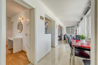 Apartment in Arbanija mit Terrasse
