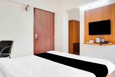 Collezione O Lohegaon Pune Airport
