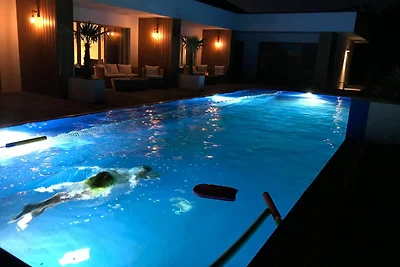 Casa con piscina privata e sauna a...