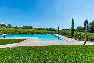 Moderna casa vacanze a Lazise con piscina...