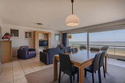 Angenehme Wohnung direkt am Meer mit Terrasse
