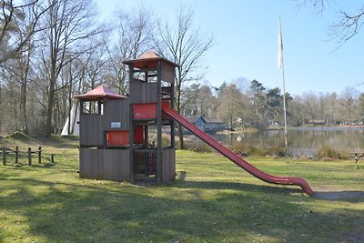 Ferienhaus eines üppigen Waldes in Limburg