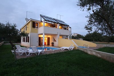 Luxuriöses Ferienhaus in Novigrad mit private...