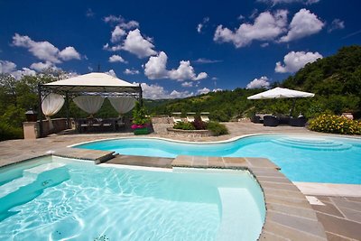 Amazing Villa in Apecchio with Swimming Pool