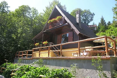 Spazioso Chalet a Cutigliano con Piscina